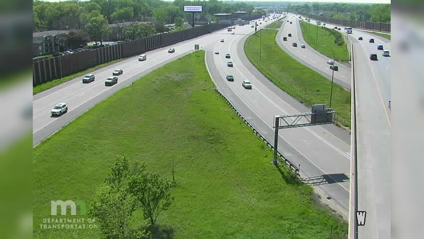 Traffic Cam Vadnais Heights: I-35E: I-694 WB @ Labore Rd Player