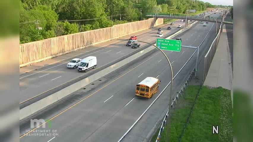 Traffic Cam Golden Valley: MN 100: T.H.100 NB N of Duluth St Player