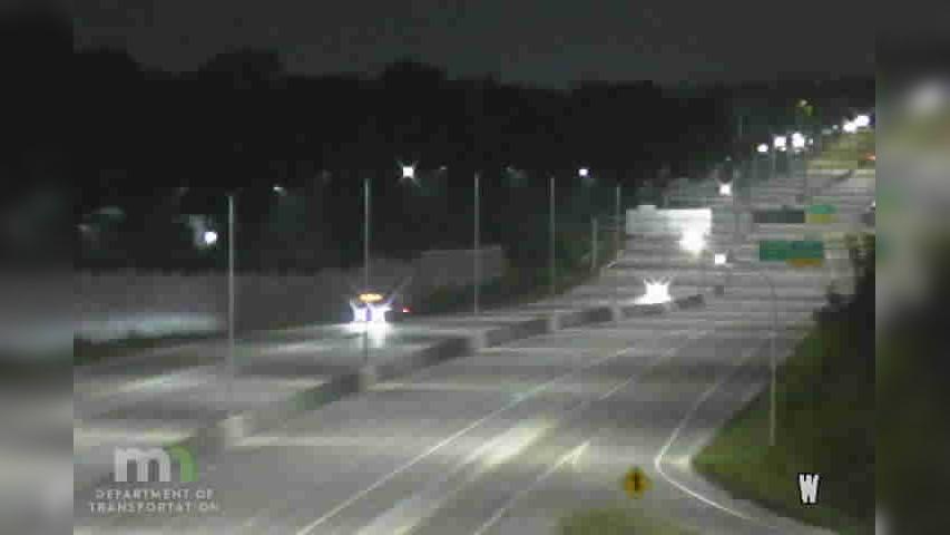 Traffic Cam Oakdale: I-694: I-94 WB E Jct I-494 Player