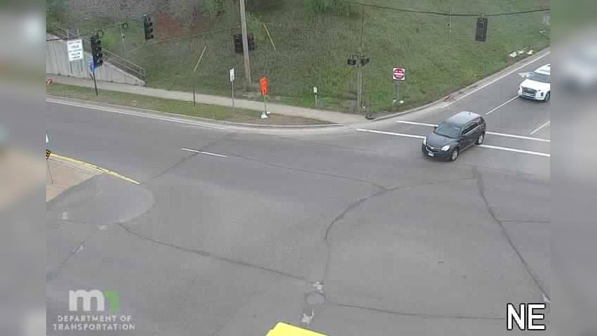 Traffic Cam Anoka: US 10: T.H.10 WB @ 7th Ave (North Ramp) Player