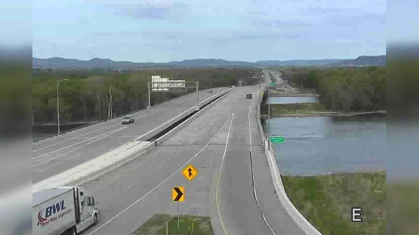 Traffic Cam River Junction: I-90: I-90 WB @ U.S.61 Player