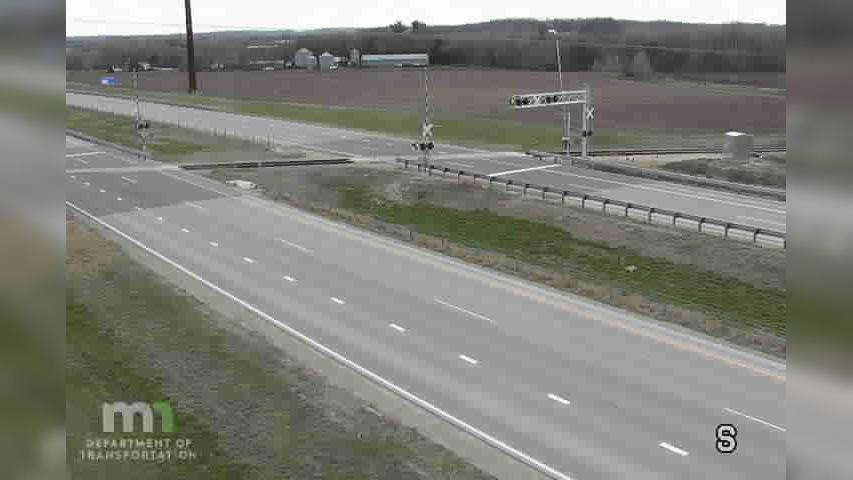 Traffic Cam Cannon Falls: US 52: T.H.52 NB N of Co Rd 88 (MP 99.5) Player