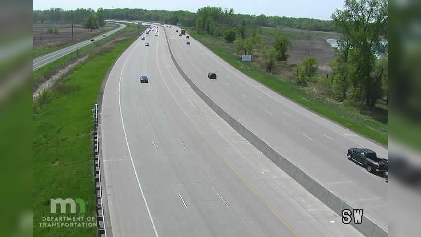 Traffic Cam Forest Lake: I-35: I-35 NB N of T.H.97 Player