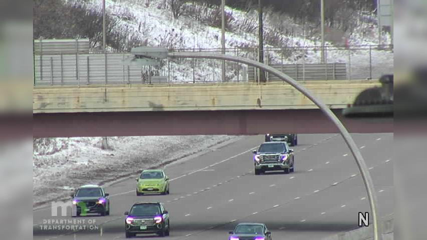 Traffic Cam Near North: I-94: I-94 NB @ Broadway Ave Player