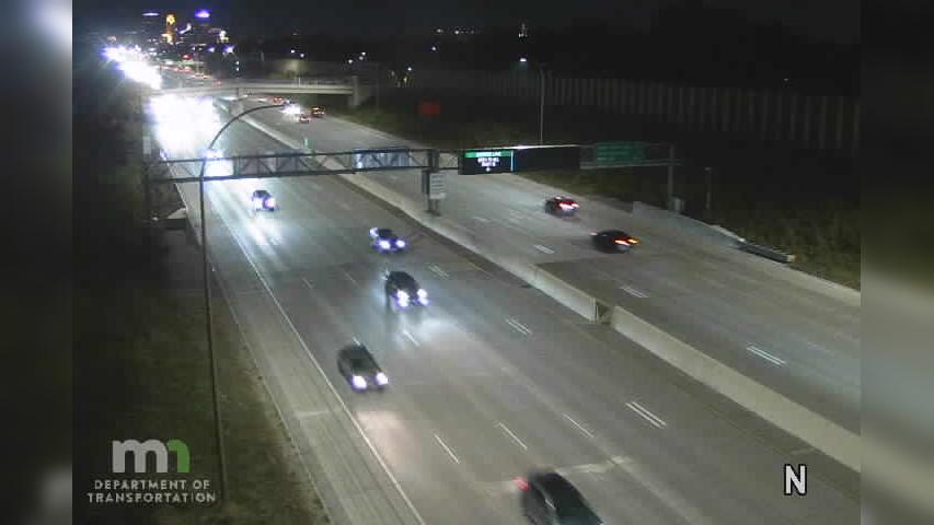 Traffic Cam Bryant: I-35W: I-35W SB @ 42nd St Player