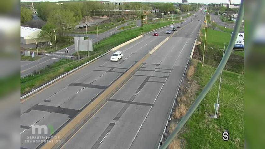 Traffic Cam Golden Valley: US 169: U.S.169 SB @ Plymouth Ave Player
