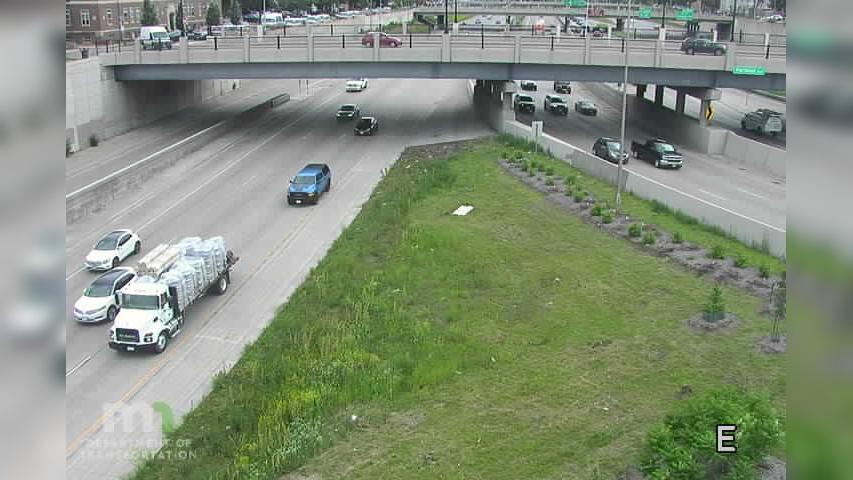 Traffic Cam Stevens Square - Loring Heights: I-94: I-94 WB @ Portland Ave Player