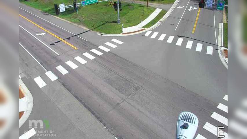Eagan: MN 13: T.H.13 SB @ Lone Oak Rd Traffic Camera