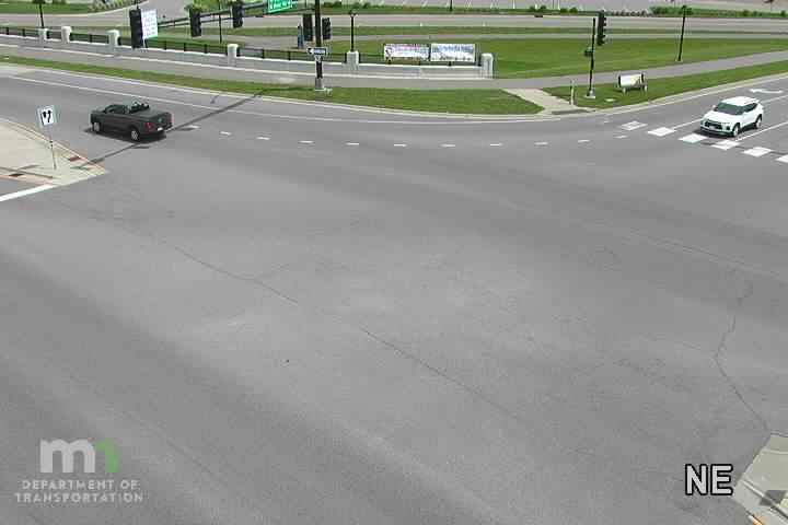 Traffic Cam US-169 at West River Rd Player