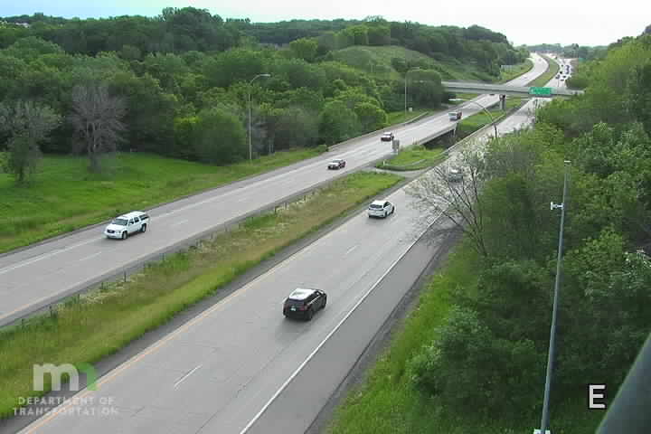 Traffic Cam MN-62 EB E of Clearwater Dr Player