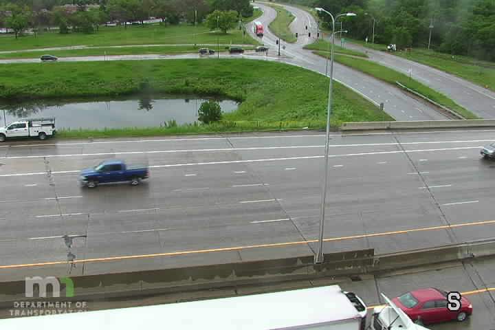 Traffic Cam I-694 WB at East River Rd NB (pole 694.36.19) Player