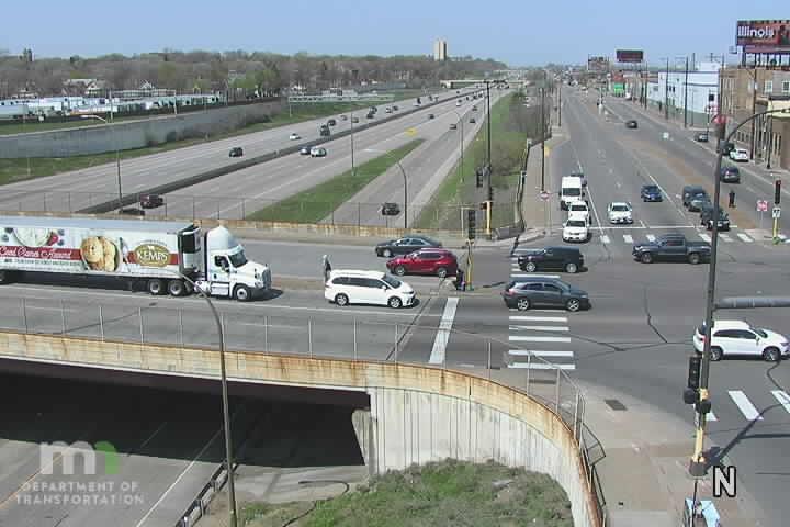 Traffic Cam I-94 NB at Broadway Ave Player