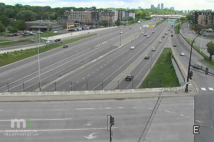 Traffic Cam I-394 EB at Xenia Ave Player