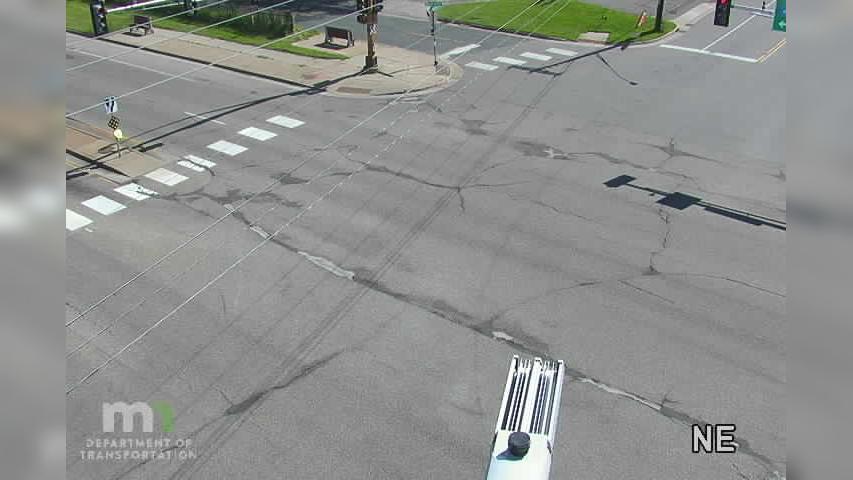 Traffic Cam Fridley: MN 47: T.H.47 SB @ 49th Ave Player