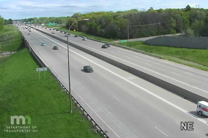 Traffic Cam I-35E SB at Roselawn Ave Player