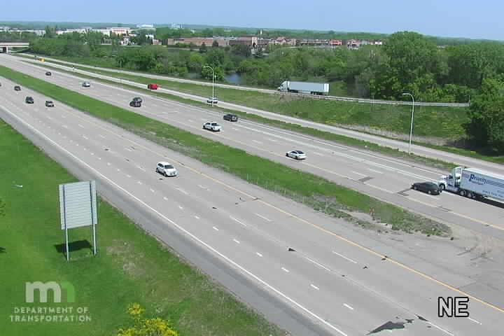 Traffic Cam I-35E SB at Yankee Doodle Rd Player