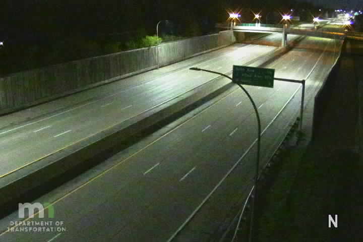 Traffic Cam MN-100 NB N of Duluth St Player