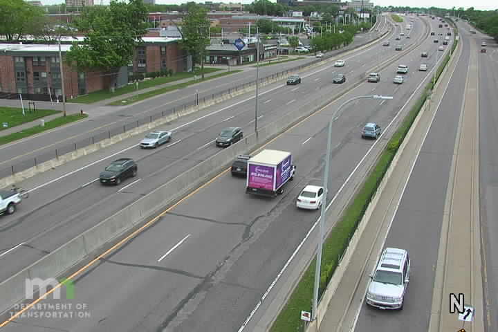 Traffic Cam MN-100 NB at 25.5 St W Player