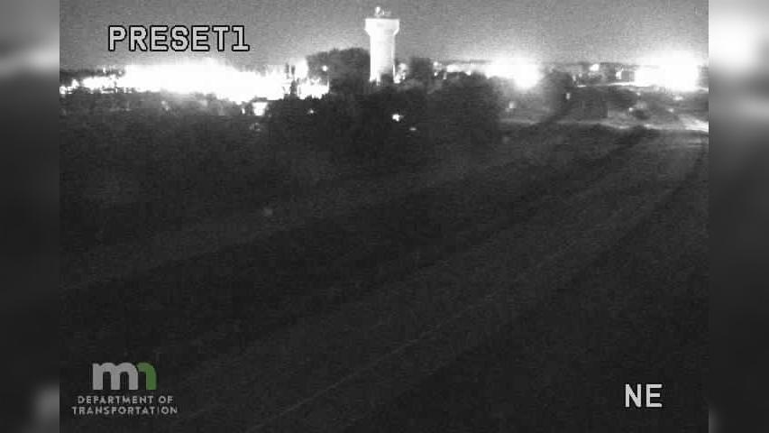 Traffic Cam Lino Lakes: I-35W: I-35W NB S of Co Rd Player