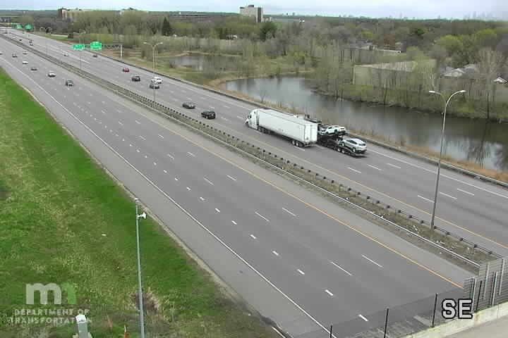 Traffic Cam I-94 WB at Xerxes Ave Player