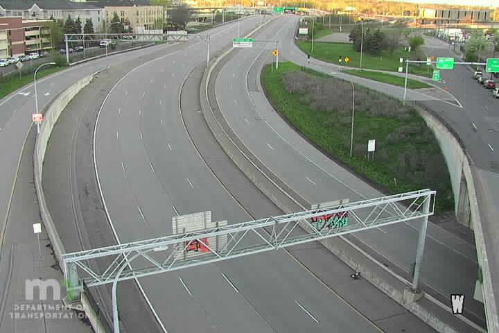 Traffic Cam I-394 EB at Linden Ave EB Player