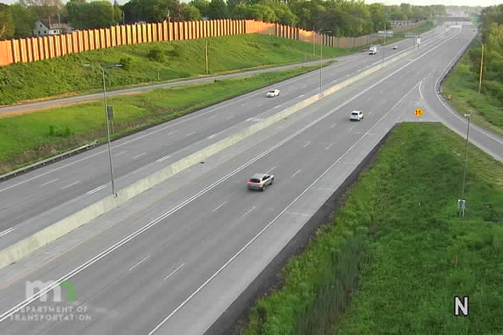 Traffic Cam I-35W NB at Co Rd E2 Player