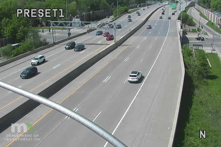Traffic Cam I-35W NB at 66th St Player