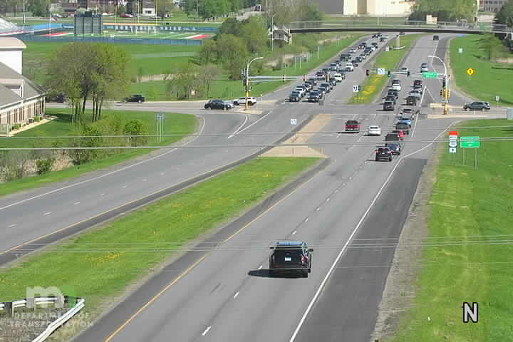 Traffic Cam MN-15 N of 3rd St Player