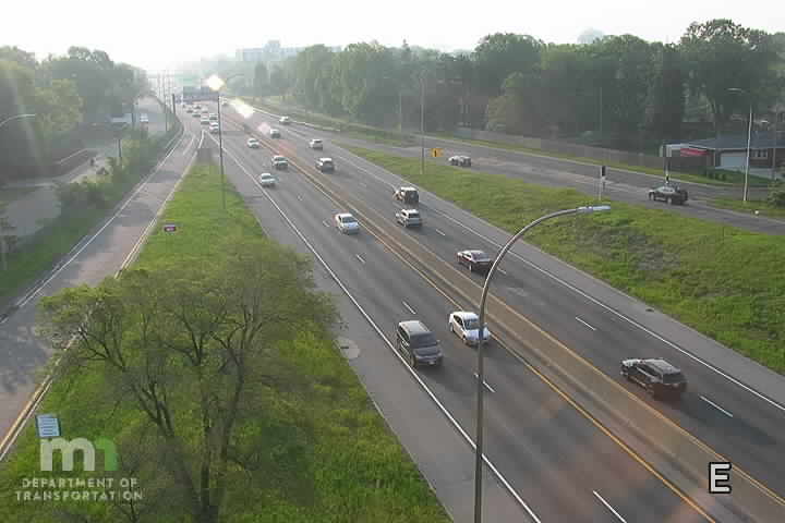 Traffic Cam MN-62 WB at Xerxes Ave Player