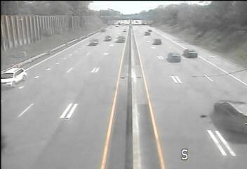 Traffic Cam I-35W NS at 86th St Player