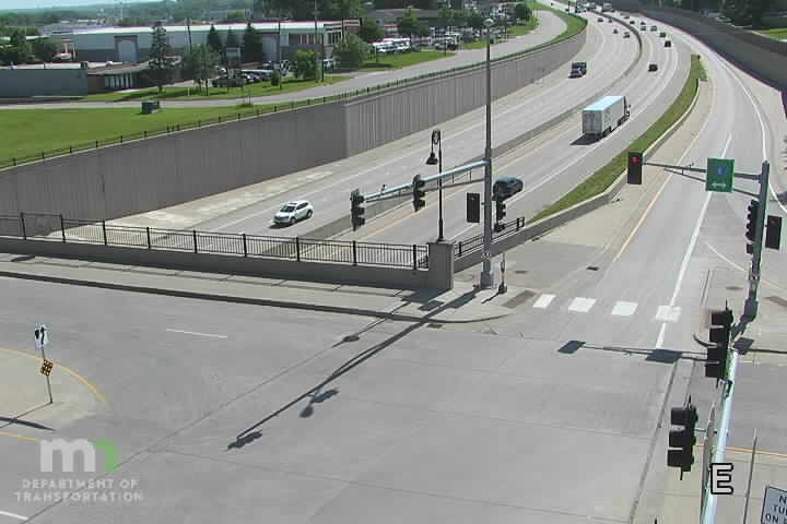Traffic Cam MN-13 EB at Co Rd 5 Player
