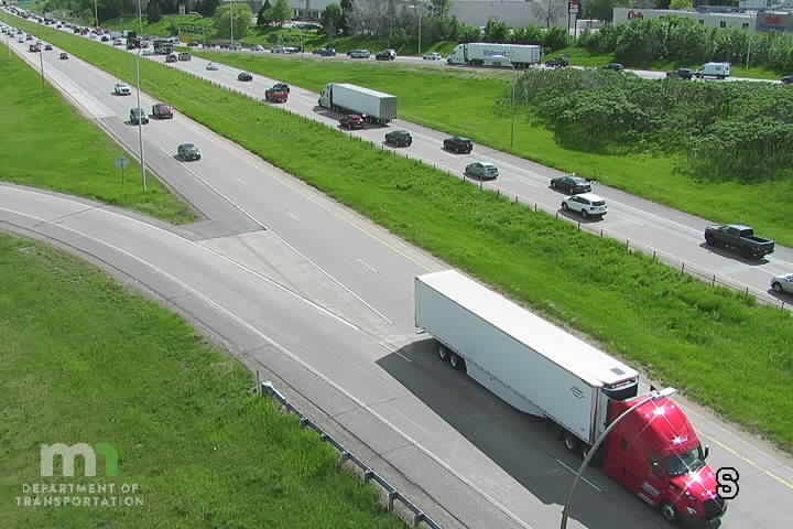 Traffic Cam I-694 NB at 10th St Player