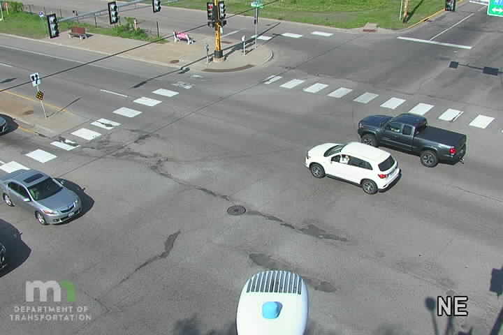 Traffic Cam MN-47 SB at 44th Ave Player