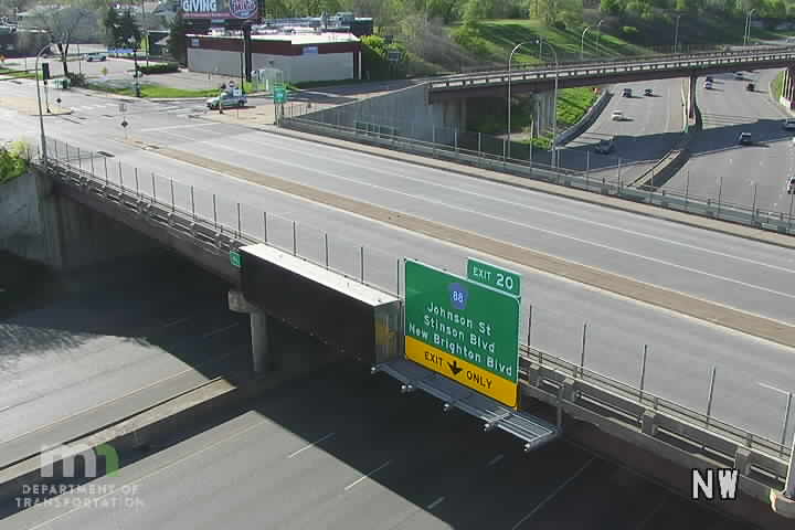 Traffic Cam I-35W NB at Hennepin Ave Player