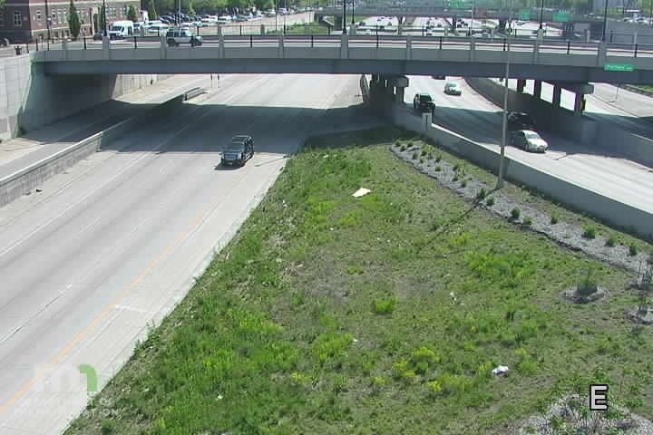Traffic Cam I-94 WB at Portland Ave Player