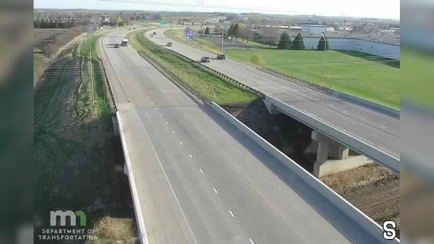 Traffic Cam Owatonna: I-35 NB S of Hoffman Dr (MP 42.4) Player
