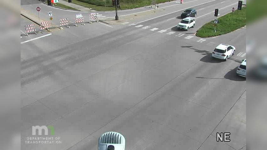 Traffic Cam Chanhassen: T.H.5 EB @ Galpin Blvd Player