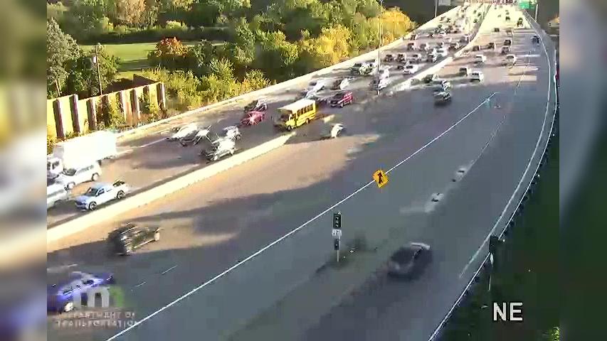 Traffic Cam Seward: I-94 EB @ Riverside Ave Player