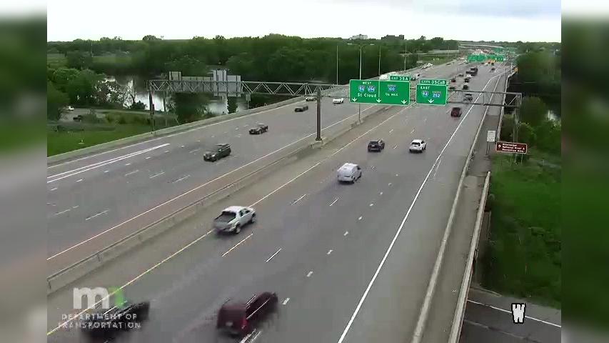 Fridley: I-694 WB @ East River Rd NB (pole 694.36.19) Traffic Camera