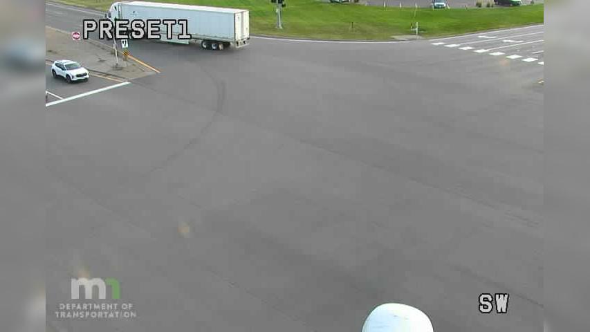 Traffic Cam Rogers: T.H.101 @ Diamond Lake Rd Player