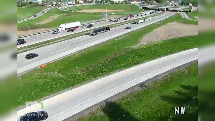 Traffic Cam Maple Grove: I-94 WB @ 95th Ave Player