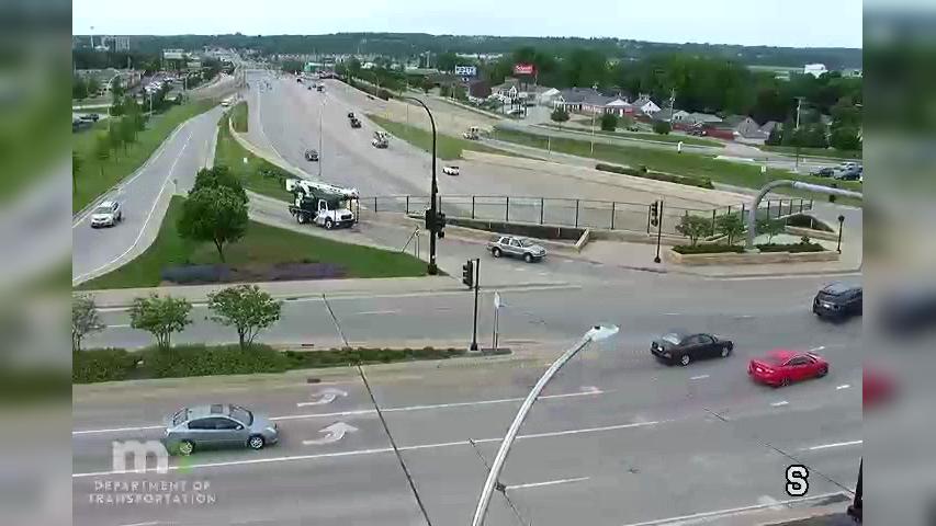 Traffic Cam Rochester: T.H.52 NB @ 19th St NW (MP) Player