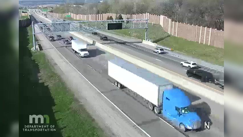 Burnsville: I-35W SB - Pkwy Traffic Camera