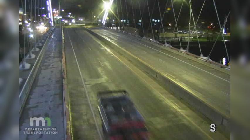 Traffic Cam Hastings: T.H.61 NB (Mississippi River) Player