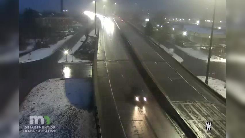 Traffic Cam Duluth: I-35 NB @ Central Ave Player