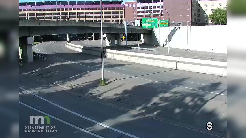 Traffic Cam Minneapolis: I-394 WB @ Glenwood Ave Player