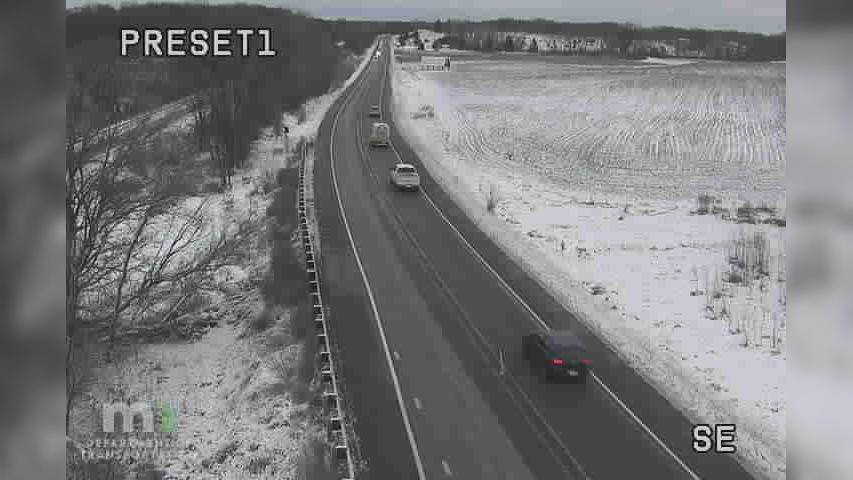 Traffic Cam Delano: U.S.12 WB @ Lake Haughey Rd Player