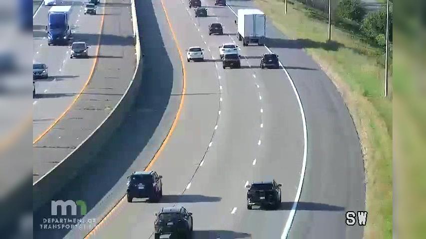 Traffic Cam Maplewood: I-494 WB @ Carver Ave Player