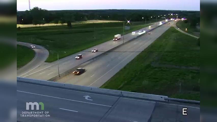 Traffic Cam Shoreview: I-694 EB @ Victoria St Player