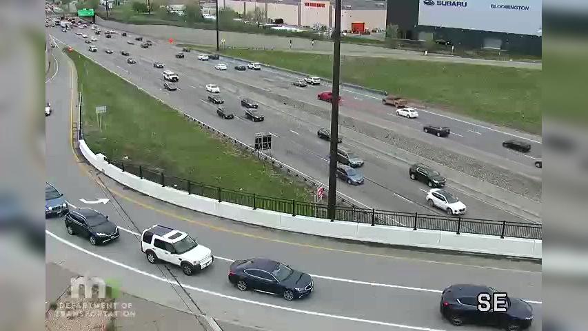 Traffic Cam Bloomington: I-494 WB @ Lyndale Ave Player